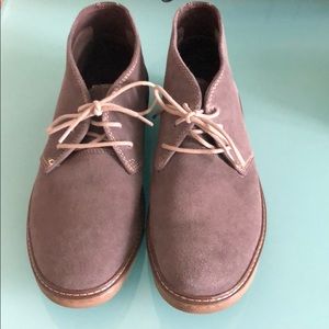 Men’s grey suede chukkas